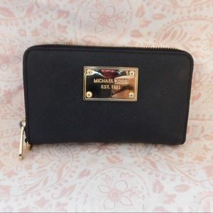 Michael Kors Wallet *LIKE NEW!!*
